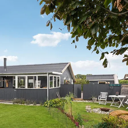 別荘 2 Bedroom Cozy In Juelsminde Sønderby