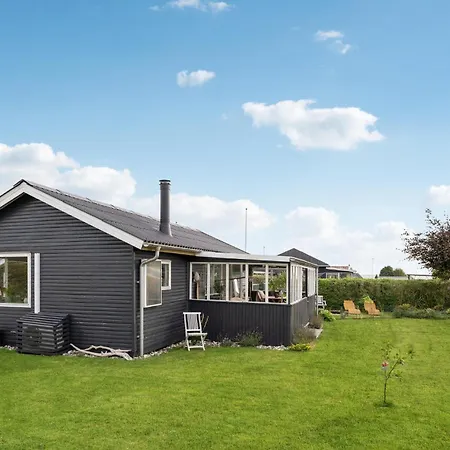 2 Bedroom Cozy In Juelsminde *